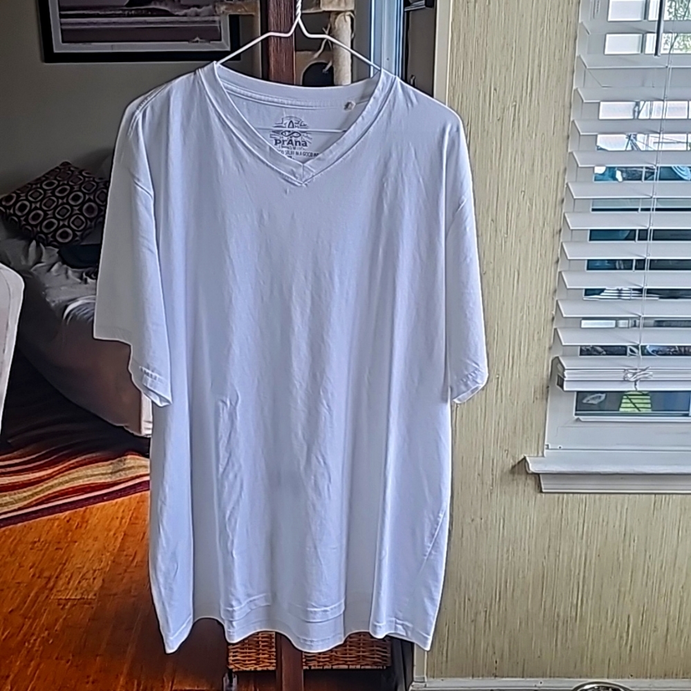 Prana Mens XL Vneck Tshirt